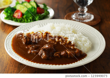 咖哩牛肉和蔬菜沙拉 咖哩牛肉和蔬菜沙拉 123949073