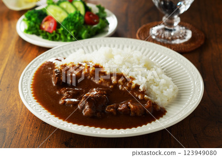 咖哩牛肉和蔬菜沙拉 咖哩牛肉和蔬菜沙拉 123949080