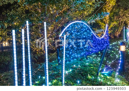 Christmas illuminations at Shinjuku South Exit 123949303