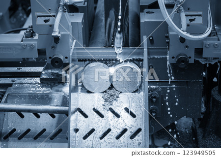 The band saw cutting machine cut the group of metal shaft parts with coolant method. The band saw cutting machine cut the group of metal shaft parts with coolant method. 123949505