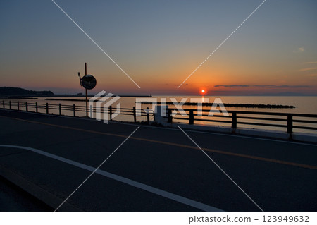 淡路島西海岸的淡路日落線的日落 淡路島西海岸的淡路日落線的日落 123949632