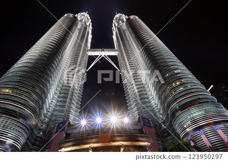 Kuala Lumpur Petronas Twin Towers night view 123950297