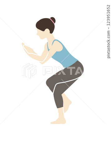 綁髮髻的女人做鷹式瑜珈姿勢 123951652