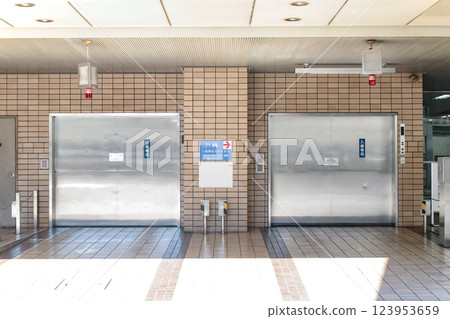 塔樓停車場 123953659