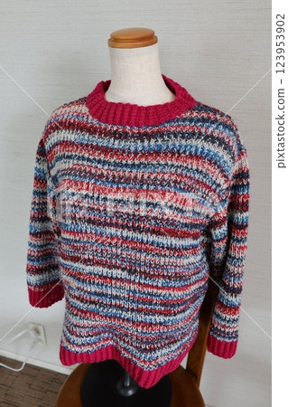 手工編織的毛衣，用針織 123953902