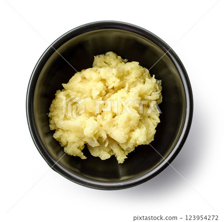 bowl of grated ginger 123954272