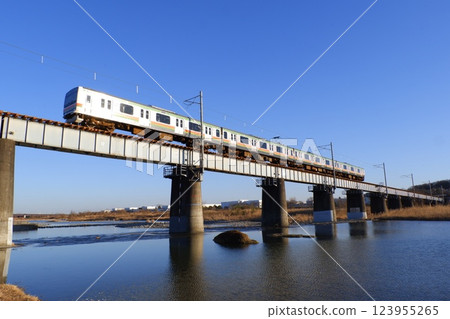 八公線列車穿越玉川鐵路橋 八公線列車穿越玉川鐵路橋 123955265