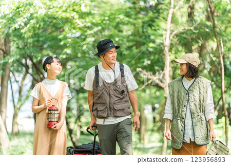 Families enjoying camping and glamping at a campsite 123956893