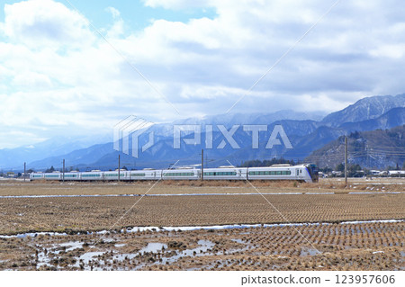 大糸線：初春穿越北阿爾卑斯山的「梓特快」列車 123957606