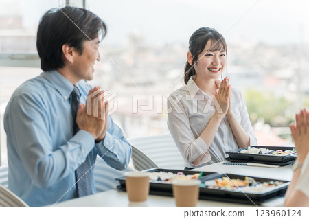 Catered lunches served at meetings, welfare benefits, catering, delivery, employee cafeteria, in-house cafe, meal outsourcing Catered lunches served at meetings, welfare benefits, catering, delivery, employee cafeteria, in-house cafe, meal outsourcing 123960124