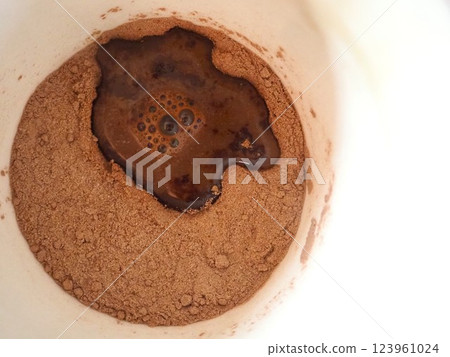 揉捏前的可可(左) 揉捏前的可可(左) 123961024