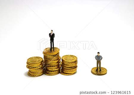 所得不均與商業成功 — 金幣上商人的縮影 所得不均與商業成功 — 金幣上商人的縮影 123961615