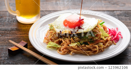 炒麵（有醬汁的炒麵）圖片 123962106