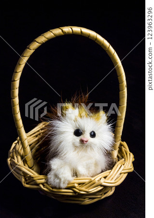 Toy - kitten in a basket 123963296