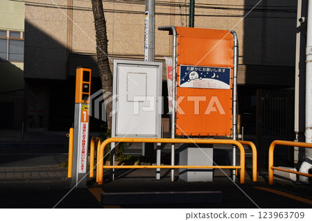 停車控制設備和付費機後部 123963709