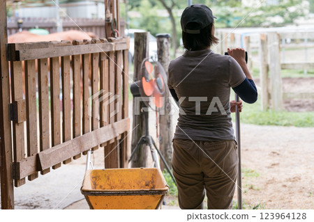 女生 女孩 女性 123964128