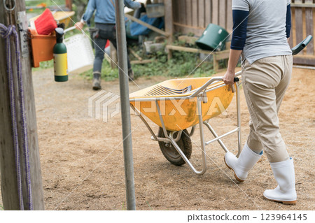 馬 馬兒 女生 123964145