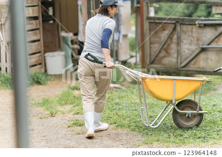 女生 女孩 女性 123964148