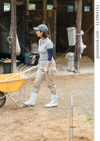 女生 女孩 女性 123964151