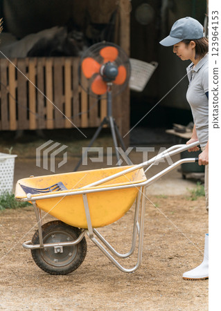 女生 女孩 女性 123964153