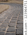 單色時尚：鵝卵石路 123964751