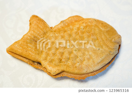 Japanese snack, Taiyaki with red bean paste, white background 123965316