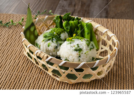 生菜飯糰 123965587