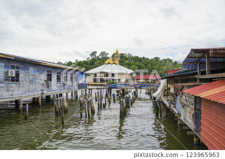 World's largest floating house in Brunei 123965963