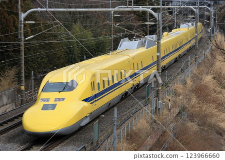 運行於東海道新幹線的「黃醫師」T5號列車 123966660
