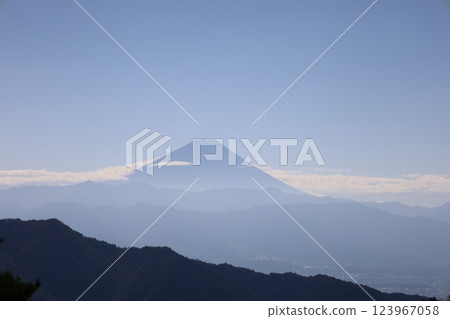 從昇仙峽欣賞雄偉的富士山 123967058