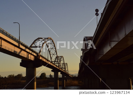 Gunma: Bicycle paths and sidewalks in the evening 123967134