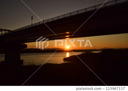 Gunma sunset seen from the riverbed 123967137