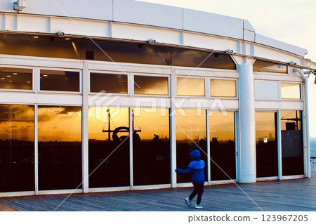 Evening scenery and a boy reflected in the window 123967205