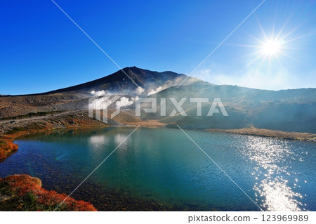 Autumn in the Daisetsuzan mountain range: Mount Asahi and Sugatami Pond Autumn in the Daisetsuzan mountain range: Mount Asahi and Sugatami Pond 123969989