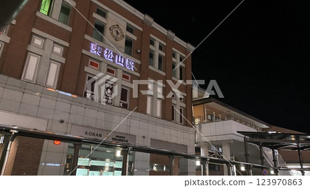 東松山站外景夜景 東松山站外景夜景 123970863