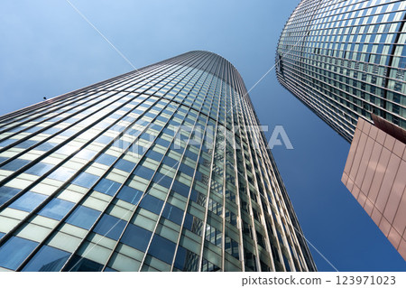 Futuristic design of an office building in Hangzhou 123971023