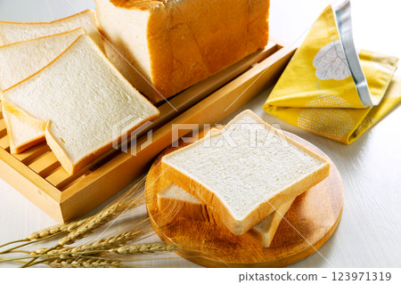 Bread wheat breakfast image 123971319