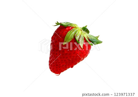 草莓與水滴 123971337