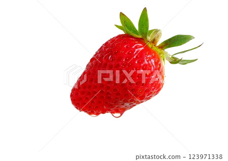 Strawberries with water drops 123971338