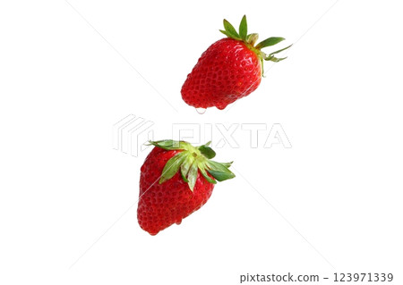草莓與水滴 草莓與水滴 123971339