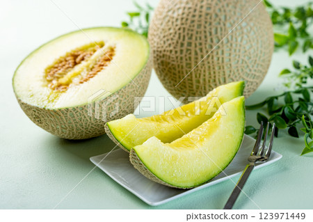 Cut melon 123971449