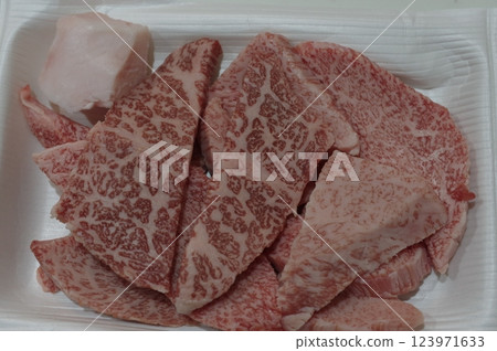 高品質、大理石紋路美麗的國產牛肉 123971633