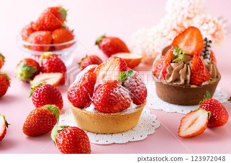 Cute strawberry cake 123972048