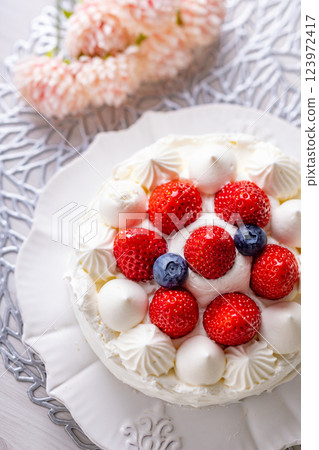 Cute strawberry cake 123972417