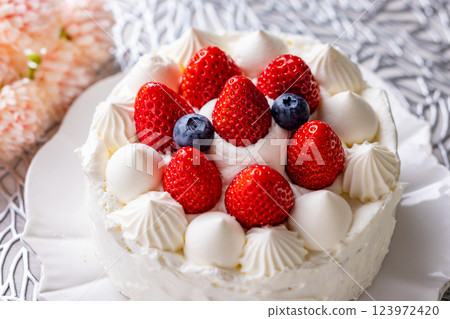 Cute strawberry cake 123972420
