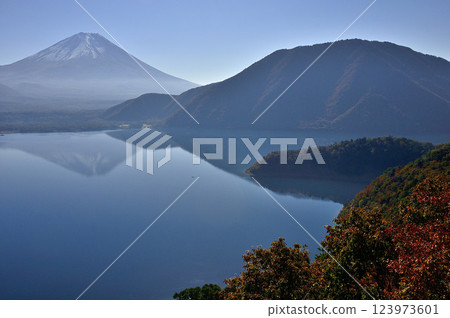Mount Fuji as seen from Nakanokura Pass Observatory in the Tenshi Mountains, and the inverted Fuji and Ryugatake reflected in Lake Motosu with autumn foliage 123973601