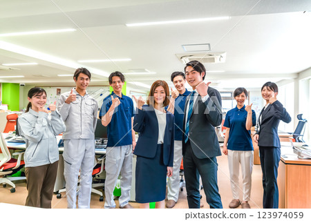 良好的標誌工作人員 123974059