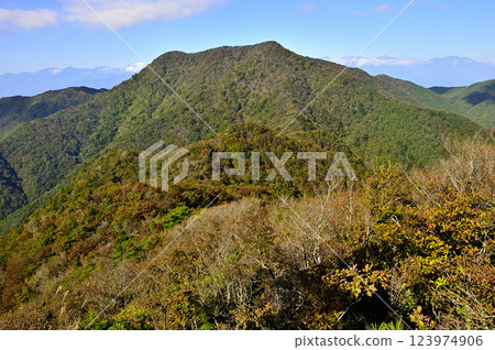 View of autumn foliage of Sanpobunzan from Gokoyama in the Misaka Mountains View of autumn foliage of Sanpobunzan from Gokoyama in the Misaka Mountains 123974906