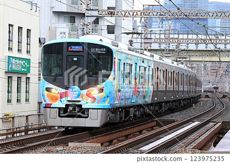 [JR West] 323 Series Rapid "Expoliner" (Umeda Freight Line: Osaka to Nishikujo) 123975235