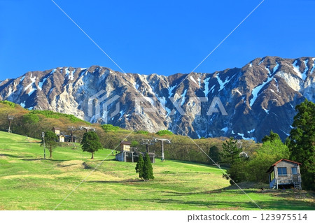 [Tottori Prefecture] The north face of Mt. Daisen as seen from Mt. Daisen Ski Resort 123975514
